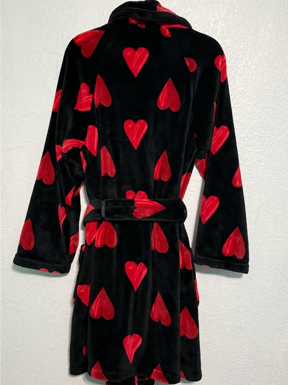 Victoria’s Secret Black Red Heart Plush Robe M/L Belted Cozy Lounge Size M/L - Picture 3 of 4